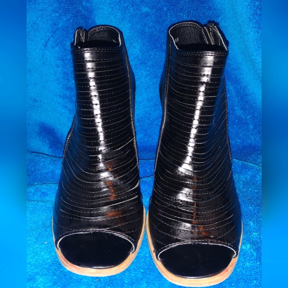 Chinese Laundry black leather heels 41626